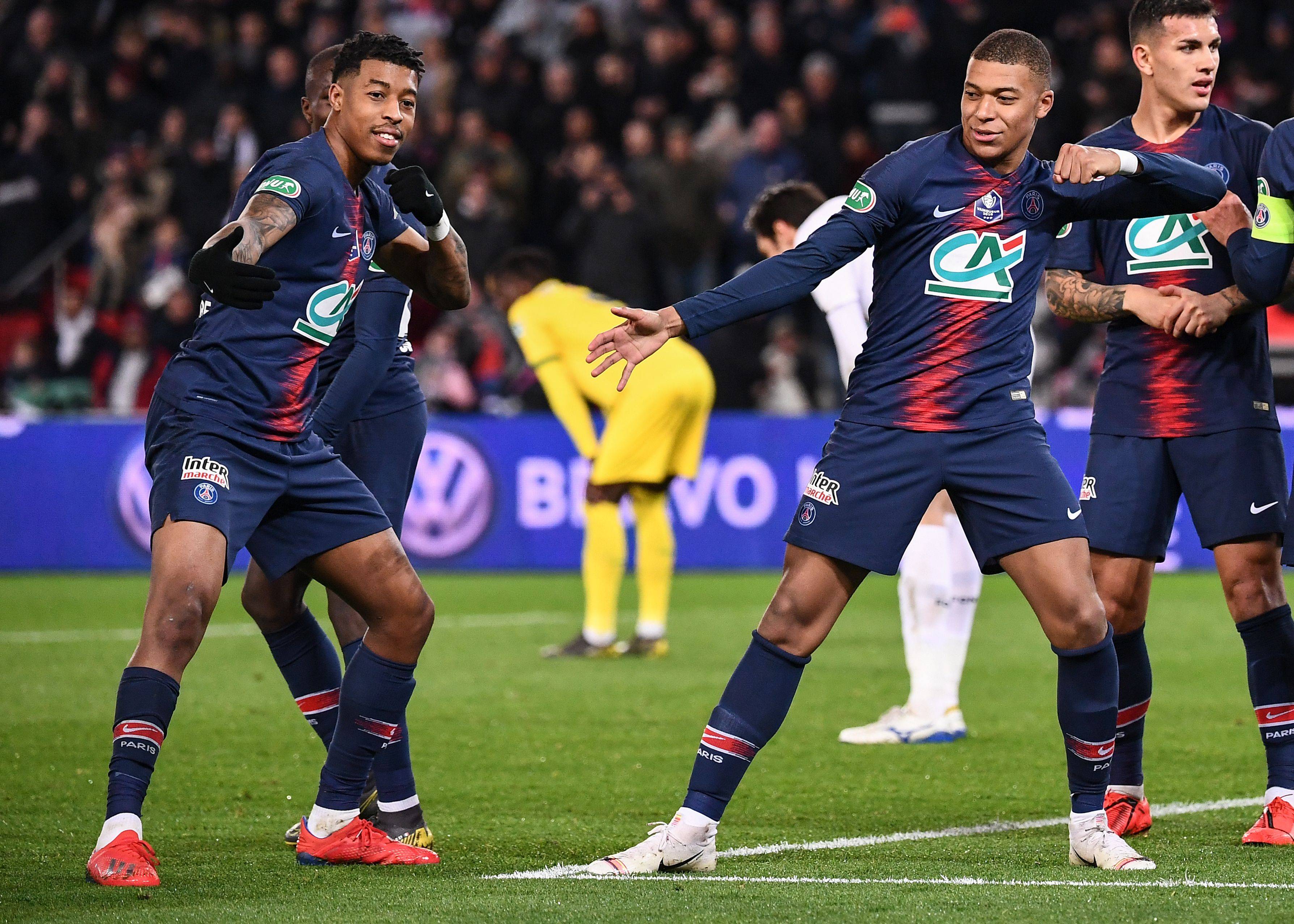 包含巴黎圣日耳曼主场告捷，守住联赛领先位置的词条