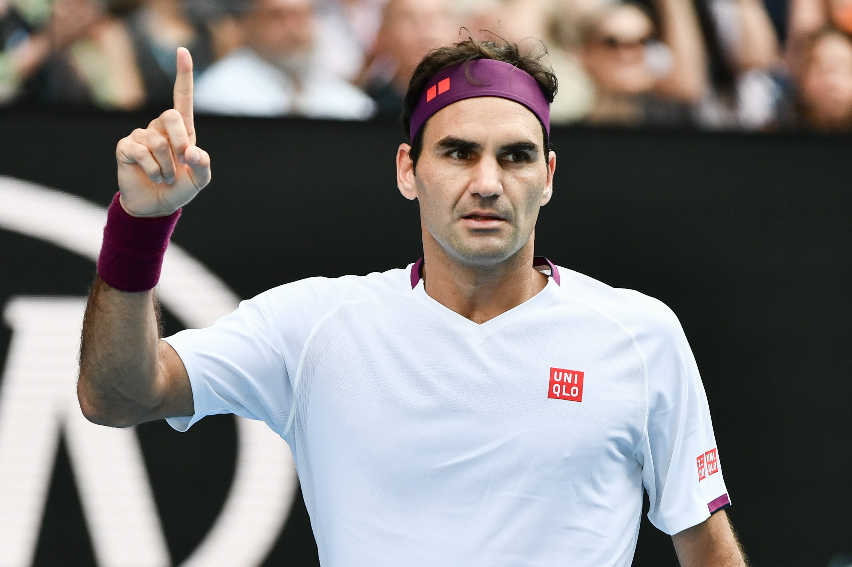 震撼！费德勒在游泳赛场夺冠！