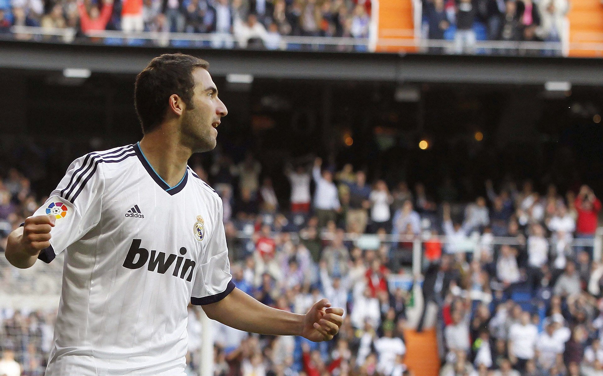 利雅得新月四强战血战曼城,苏炳添砍下6记关键球,全场沸腾